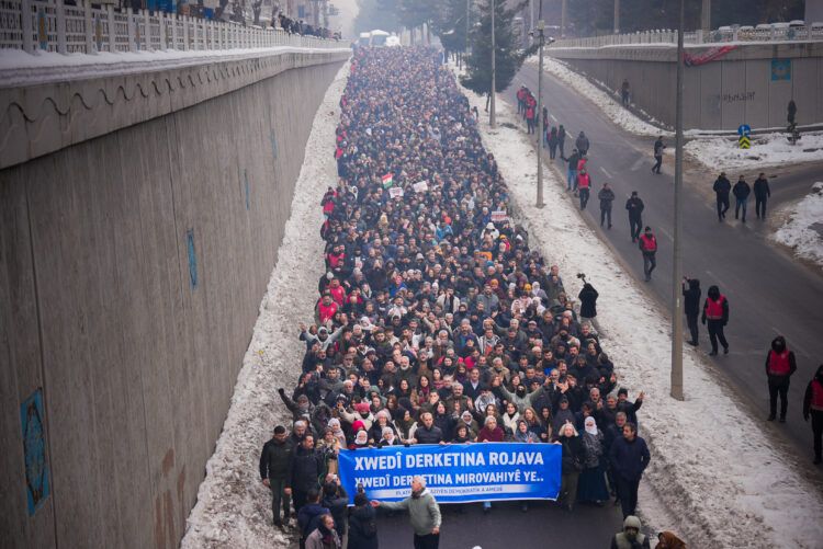 Hebûna di navbera înkar û berxwedanê de 