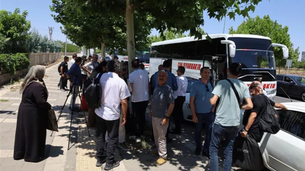 Ji bo şopandina merasîmê ji Amedê bi rê ketin