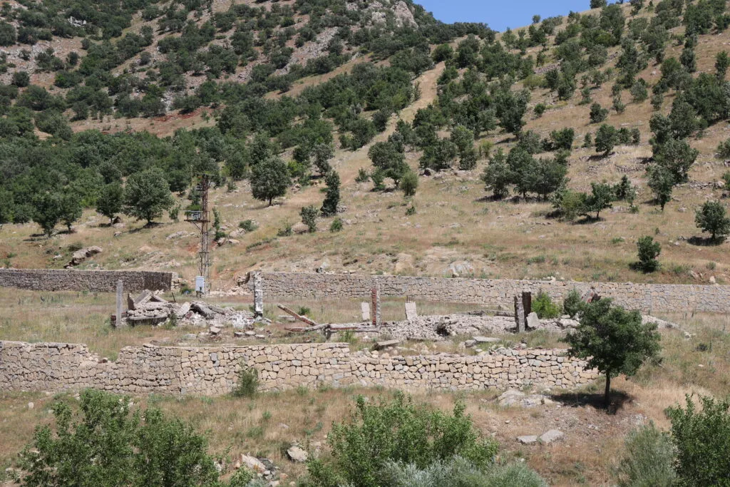 Careke din Şehîdgeha Pîrejmanê rûxandin!