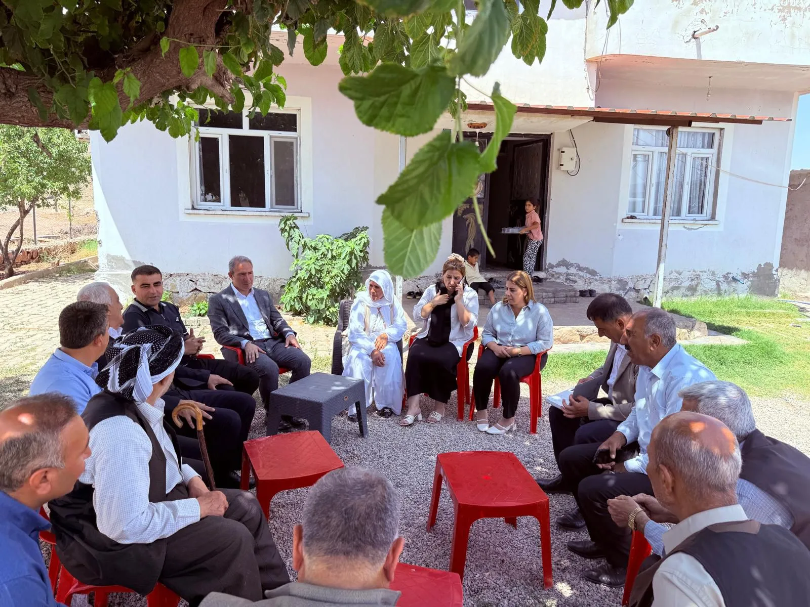 'Gel bi Abdullah Ocalan bawer e'