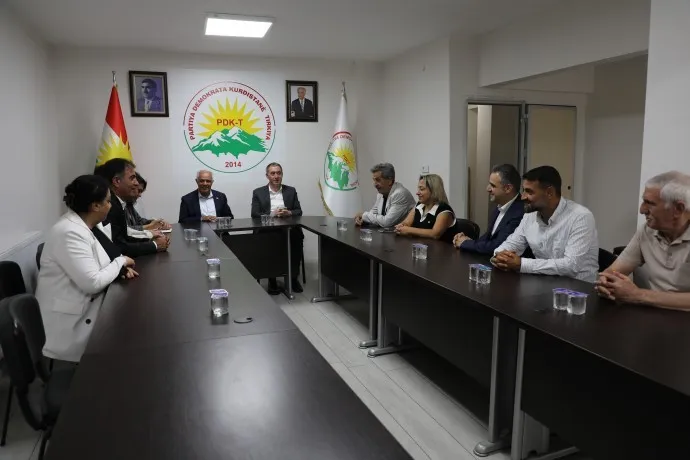 Partiyên kurd dixwazin bi Ocalan re hevdîtin bikin