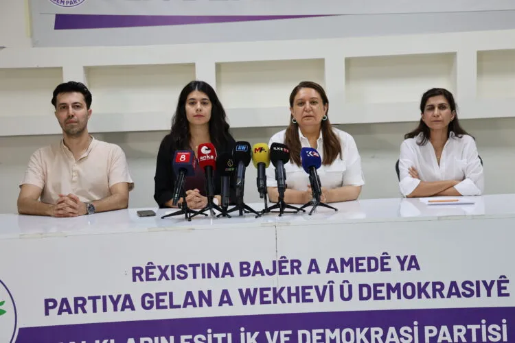 DEM Partiyê Komîsyona Zarokan ragihand