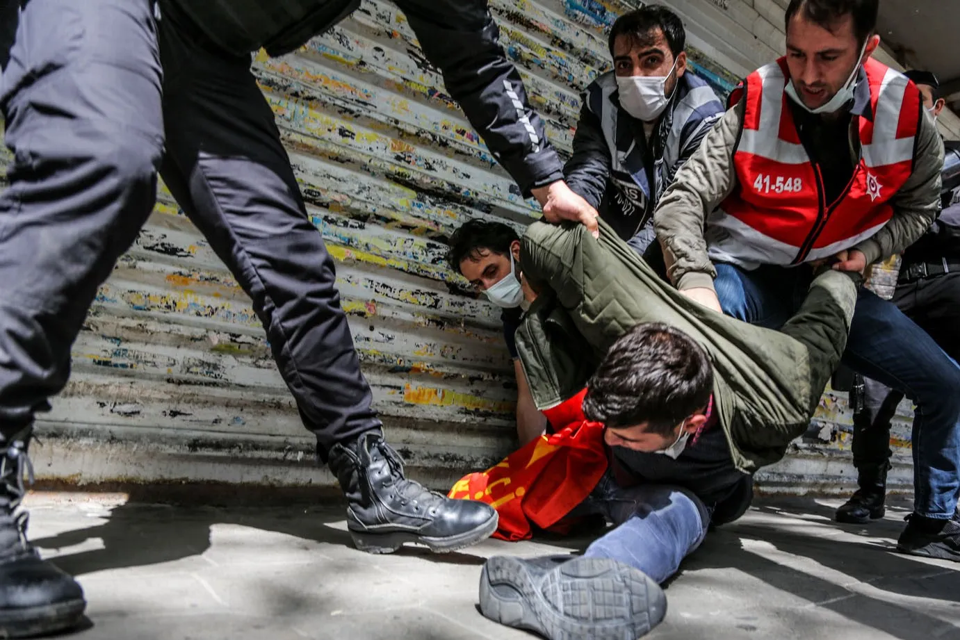 ‘Çew nêeşkeno bêqanûnî heqê bingeyînî sînordar biko’