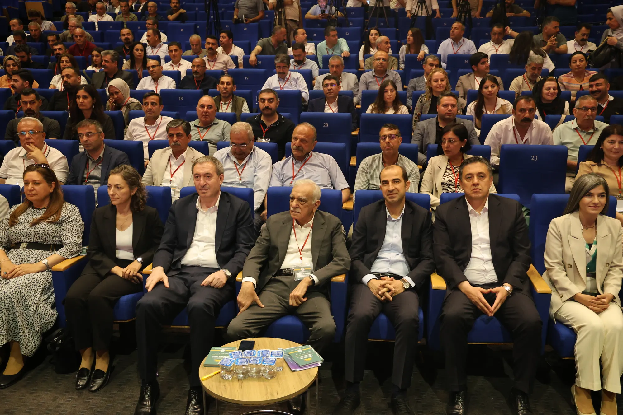 DEM Partî: Bila Şertê Xweserbûna Rêveberiyên Herêmî bê naskirin