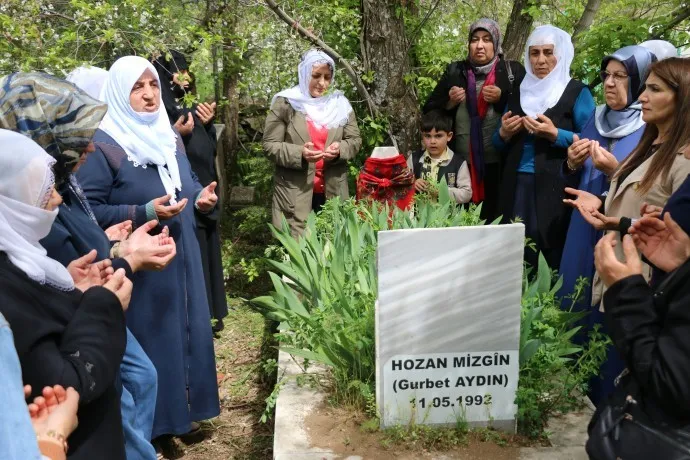 Hozan Mizgîn li ser gora xwe hat bibîranîn