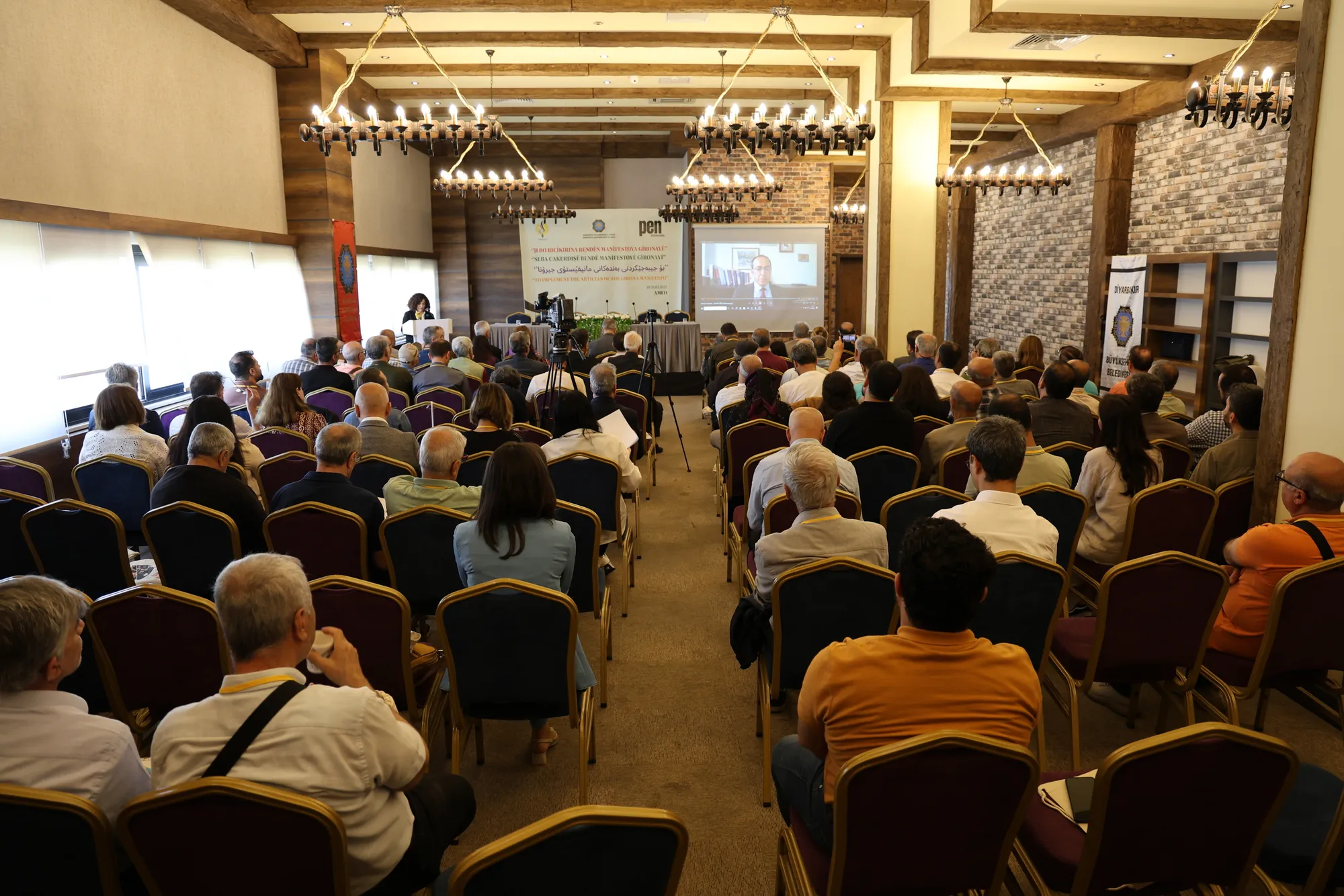 Roja yekem a konferansa li ser zimanê kurdî bi dawî bû