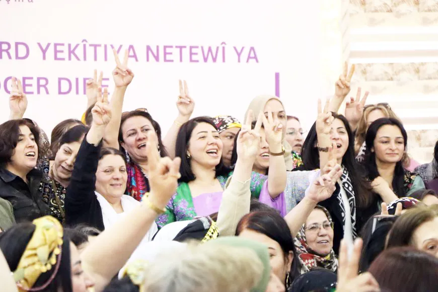 Bi pêşengiya jinan ber bi yekîtiya neteweyî ve