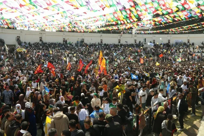 Keskîn Bayindir: Em vê Newrozê diyarî dayikên xwe dikin