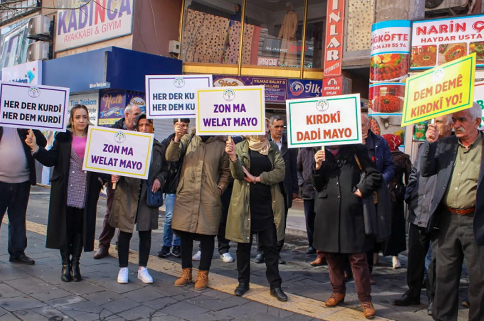 21ê Sibate Rojê Ziwanê Dayîke û Cîhan de Perwerdeyî