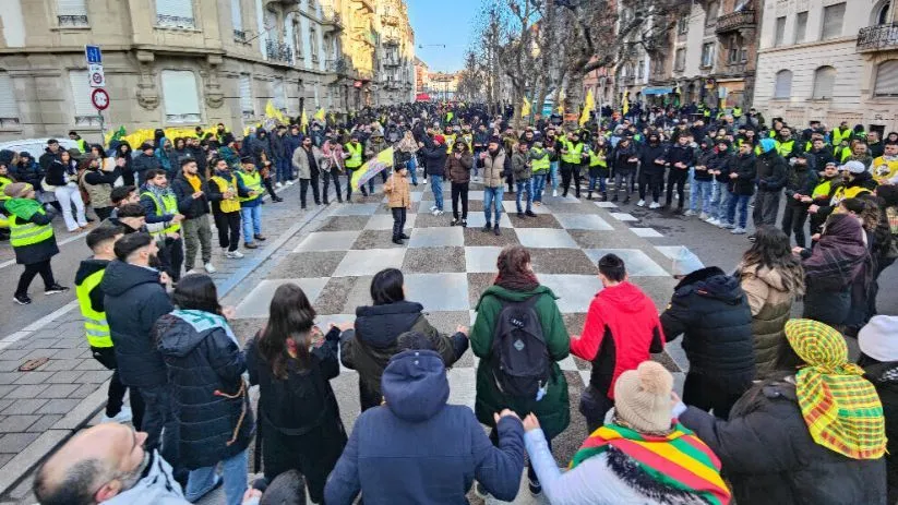 Gelê kurd û dostên xwe li Strasbourgê ne