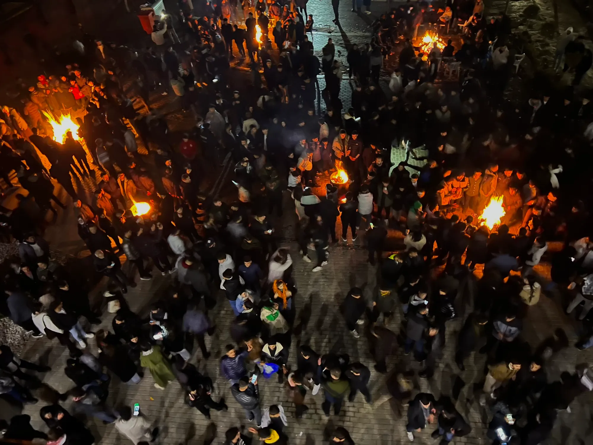 Gelê Wanê bi şev roj xwedî li vîna xwe derdikevin