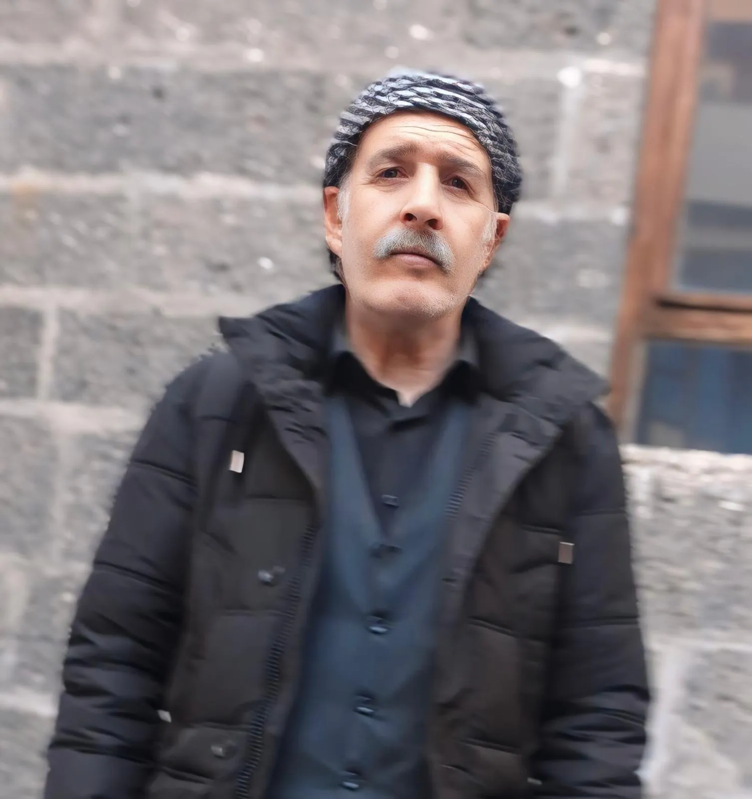 Eke deyîrbazî çinê bîyêne ziwanê kurdan vindî bîyênê"