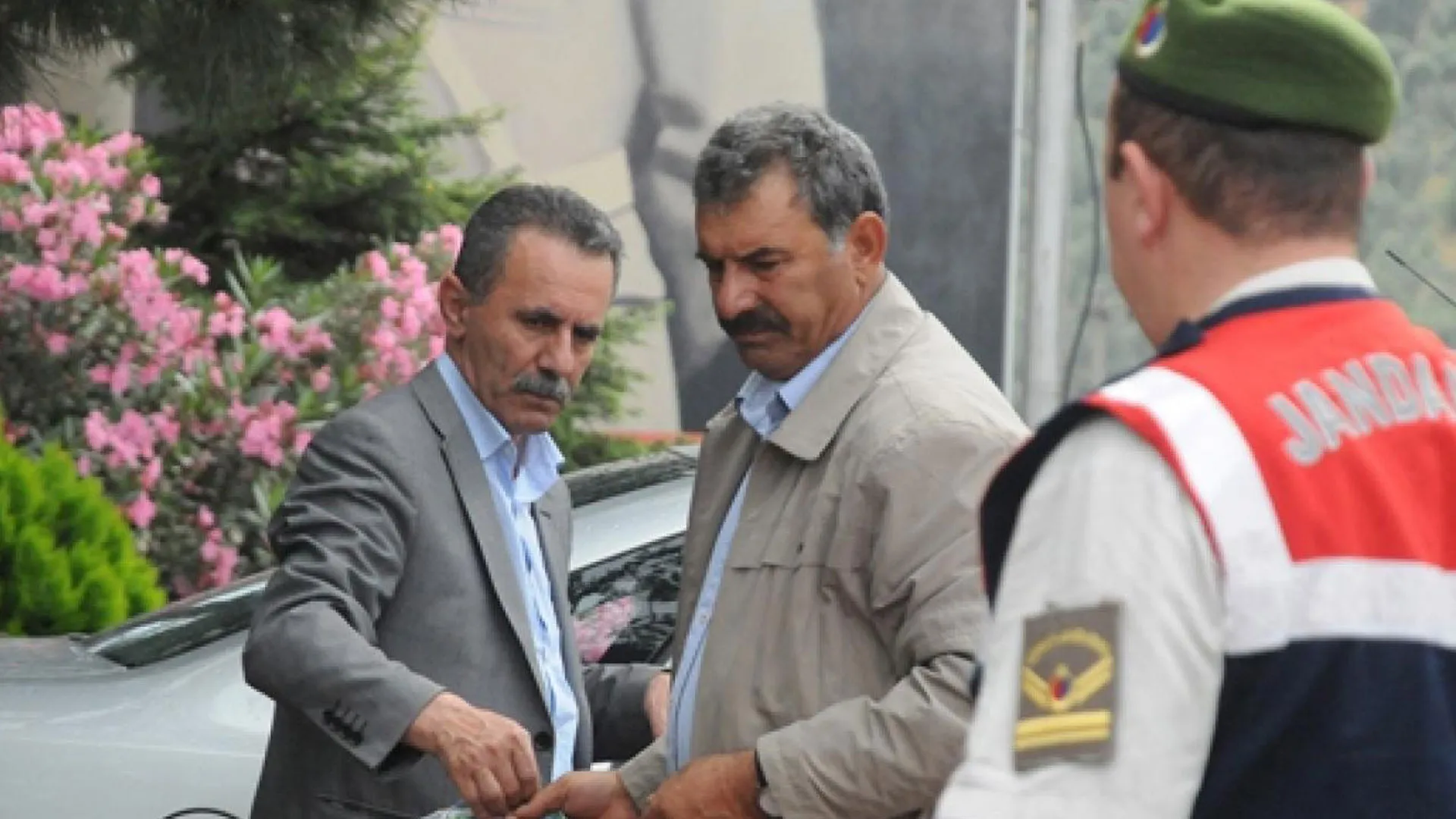 Malbatan ji bo hevdîtina li Îmraliyê serlêdan kirin