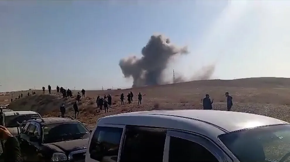 Dewleta Tirk êrîşê konvoya gel a ku diçû Tişrînê kir