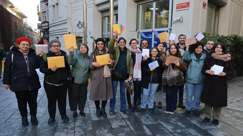 MKG û DFGê ji rojnamegerên girtî re pirtûk û name şandin