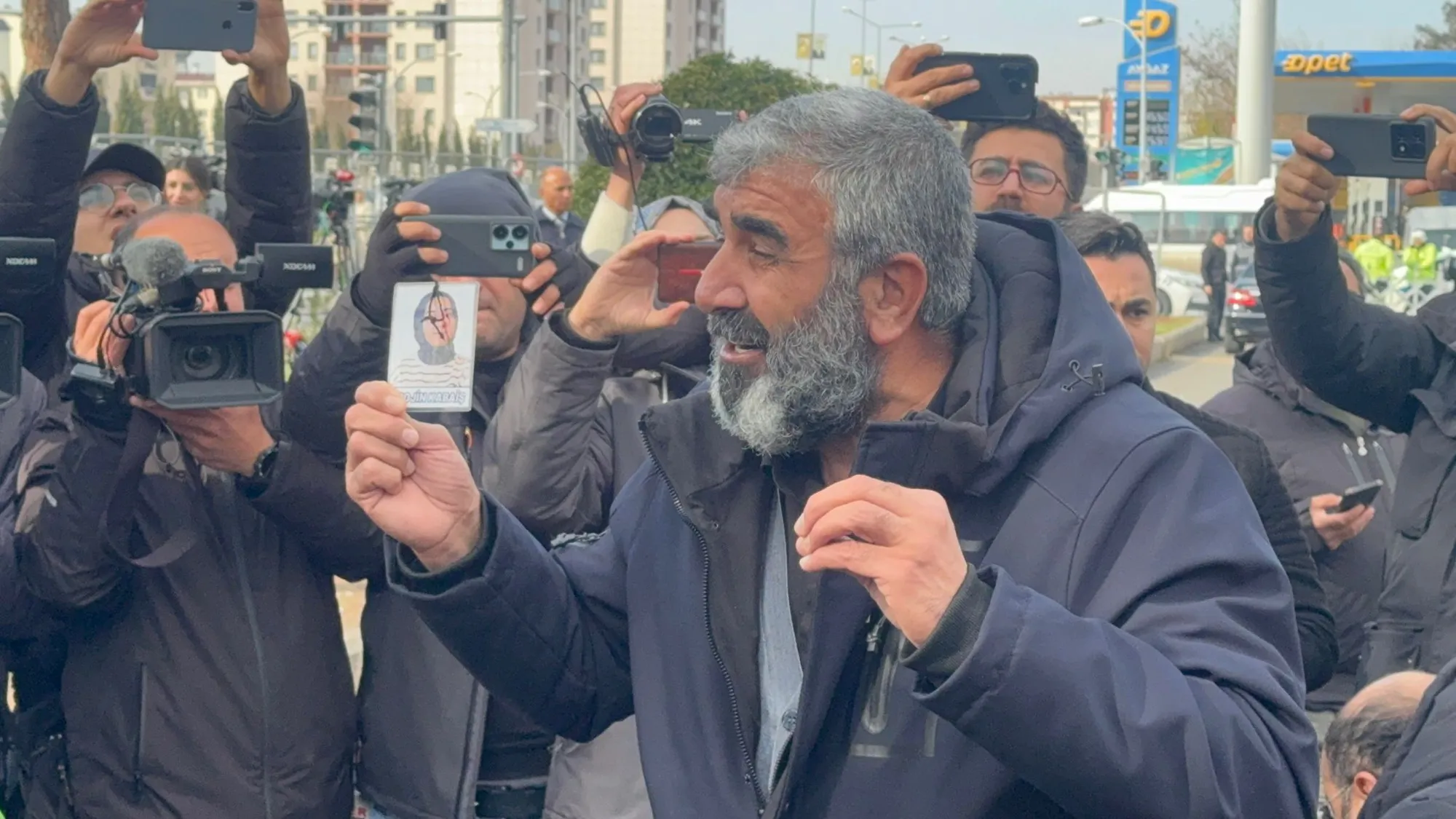 Bavê Rojîn Kabaîşê: Çima tu kes rewşa Rojîn napirse