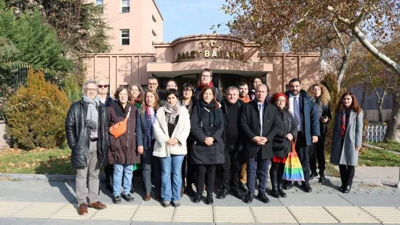 Şandeya navneteweyî: Divê Birêz Ocalan azad bibe