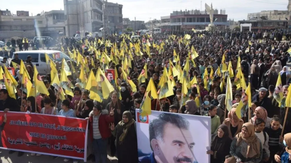 Bi hezaran Kobanî ji bo azadiya Abdullah Ocalan meşiyan