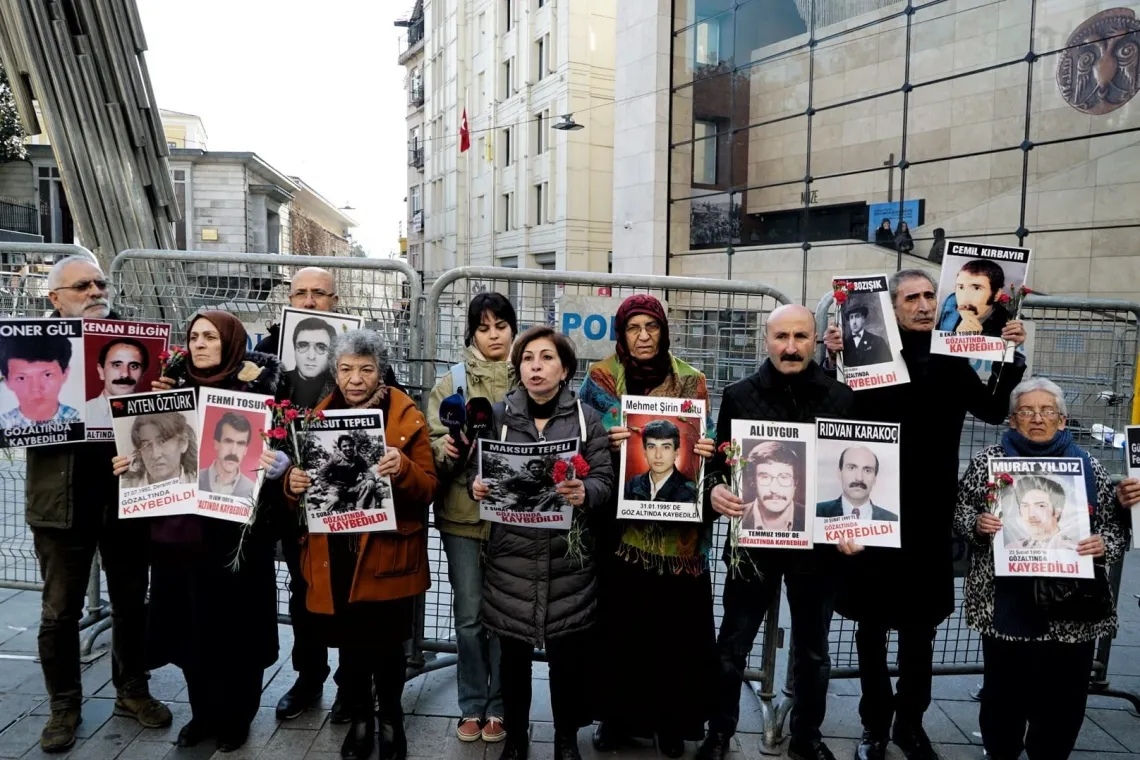 Gengeşiyên li ser zagona bingehîn a tirkan