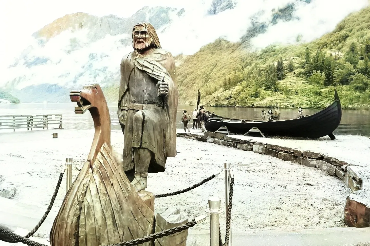 Kurd û Eskîlstuna, xîçek dîrok