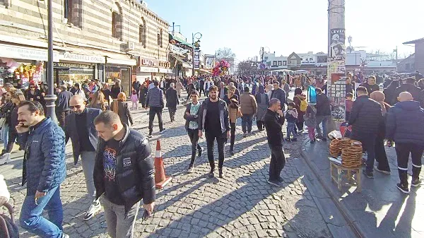 Pêşengeha çand û dîrokê: Kolana Gazî