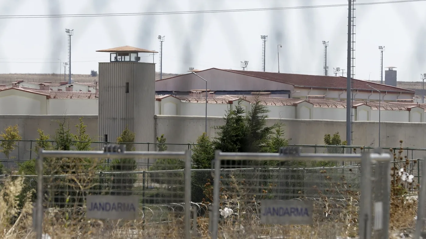 Girtiyên PKK û PAJK’ê bi greva birçîbûnê beşdarî pêngavê bibin