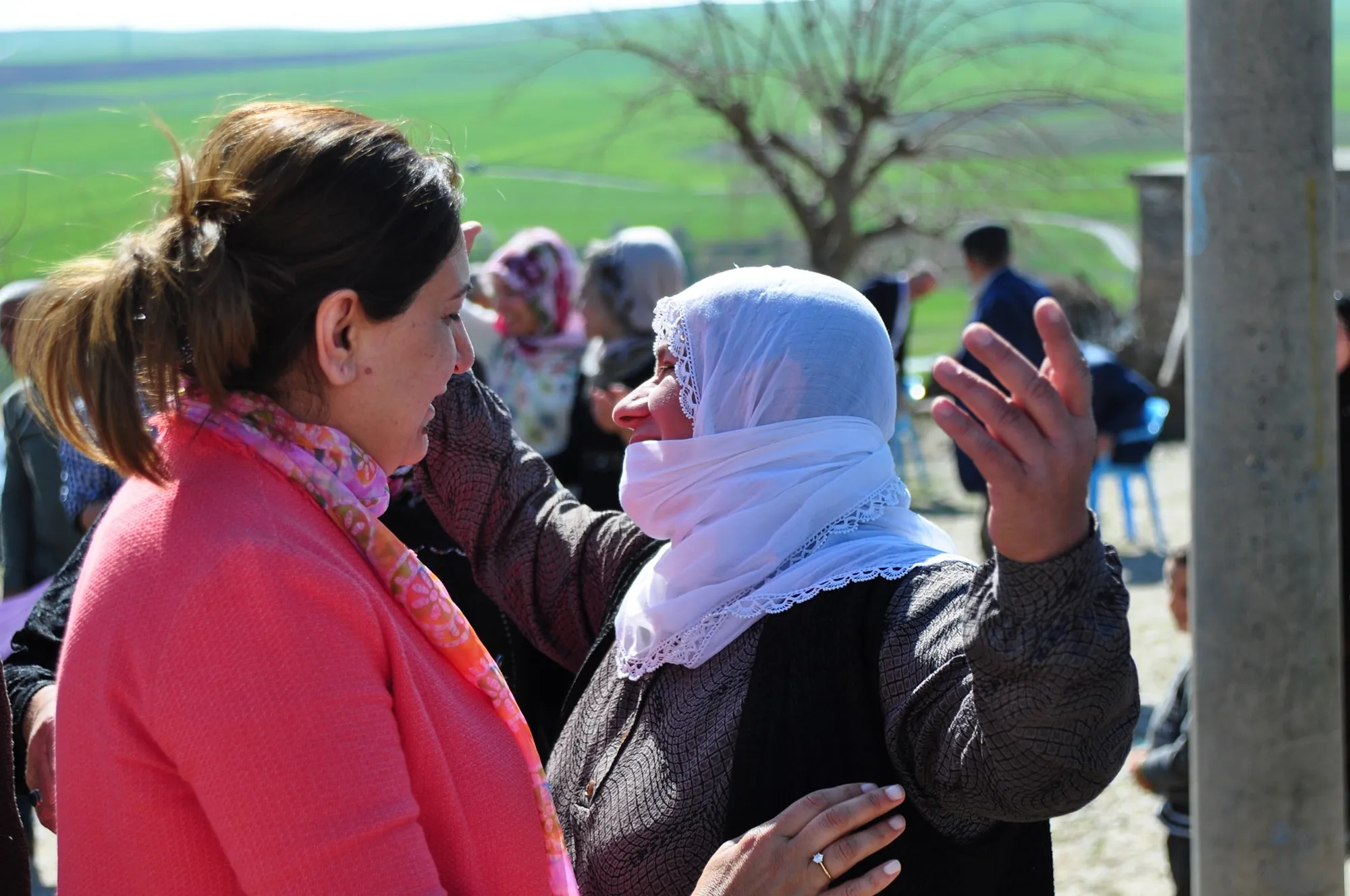 Çarenûs di destên jinan de ye