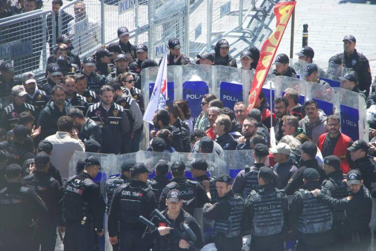 Polîsan êrişê bîranîna 1ê Gulanê kir