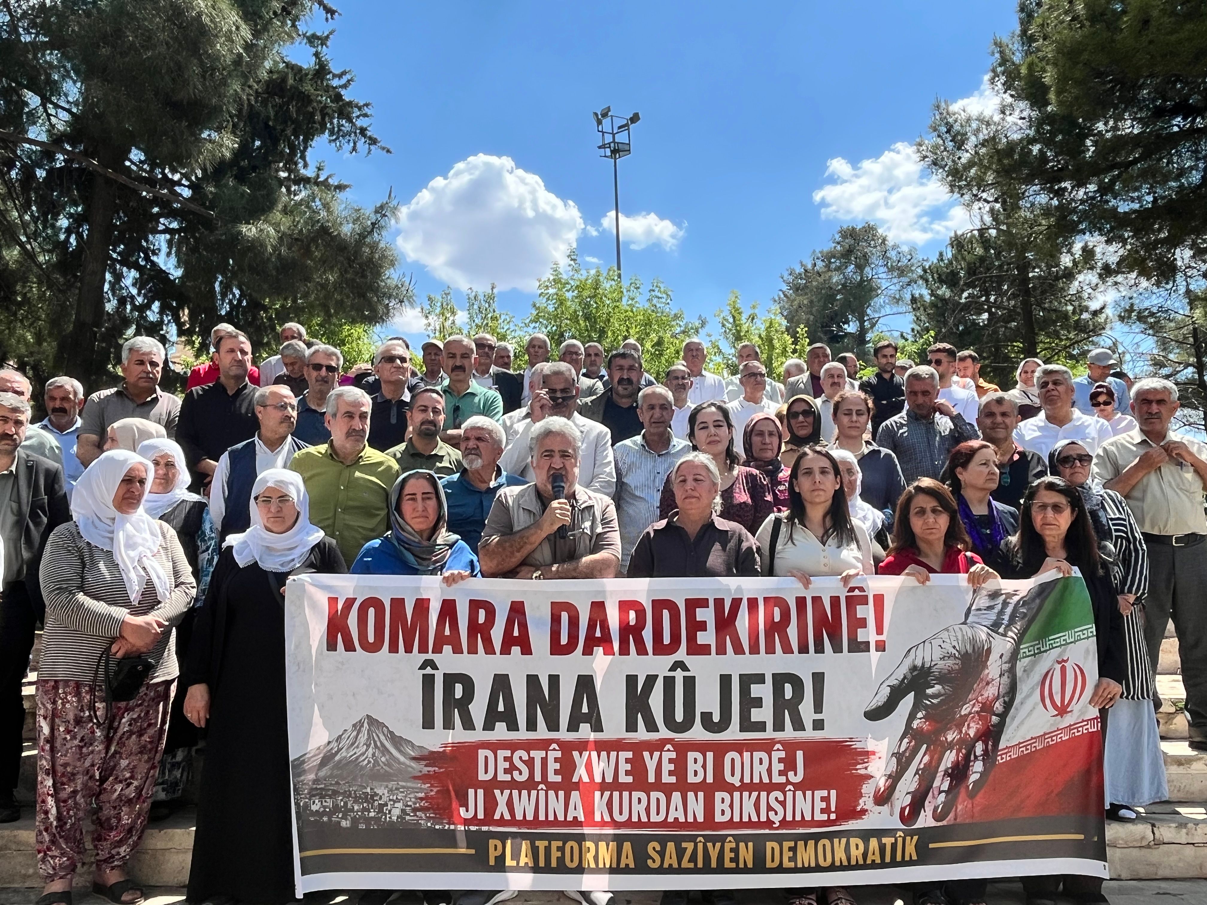 Saziyên demokratîk darvekirinên li Îran û Rojhilat şermezar kirin