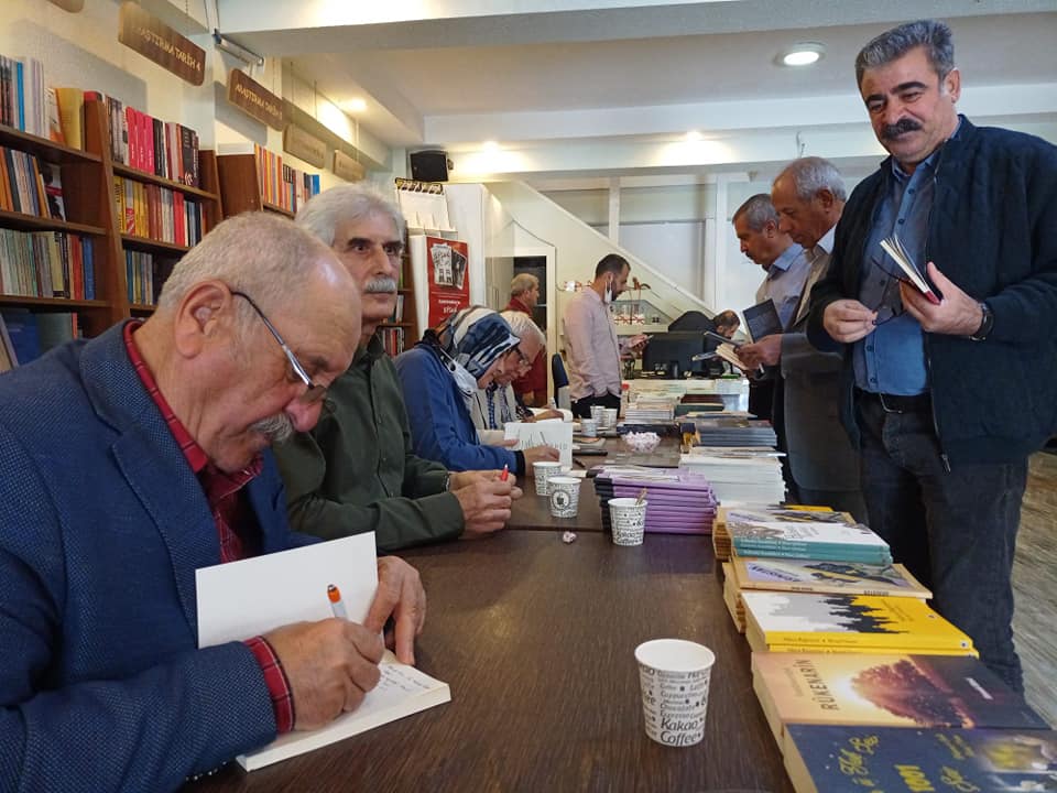 Divê em xwedî li nivîskarên girtî derkevin