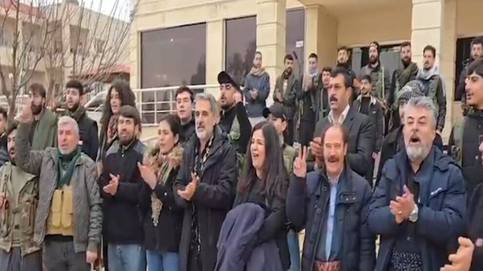 Hunermend çûn Rojava