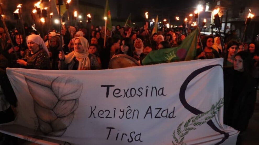 Jinan li Qamişloyê meşek meşaleyî li dar xistin