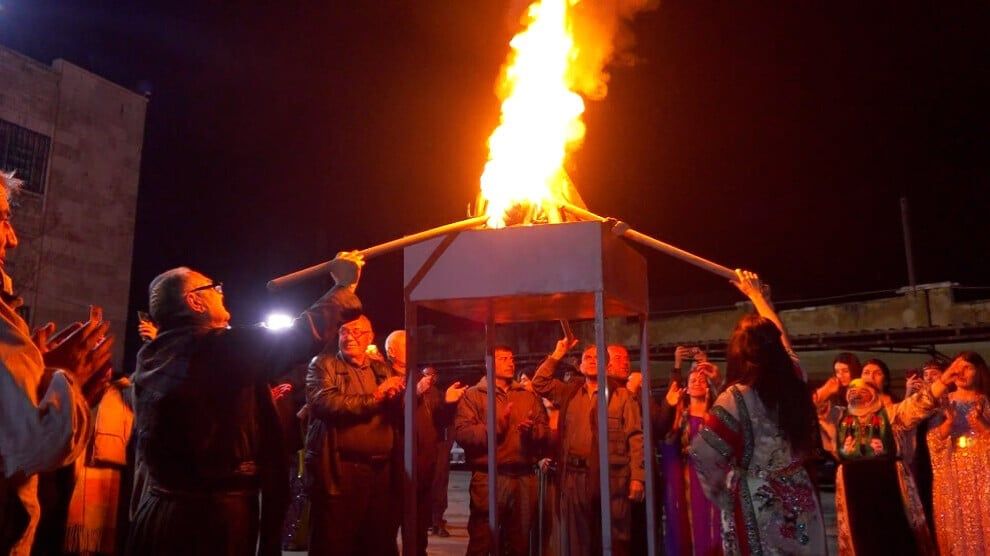 Li Kobanê agirê Newrozê geş kirin