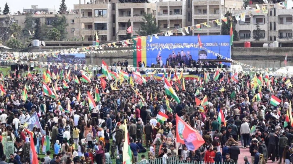 Bi deh hezaran li Qamişlo kom bûn û Newroz pîroz kirin