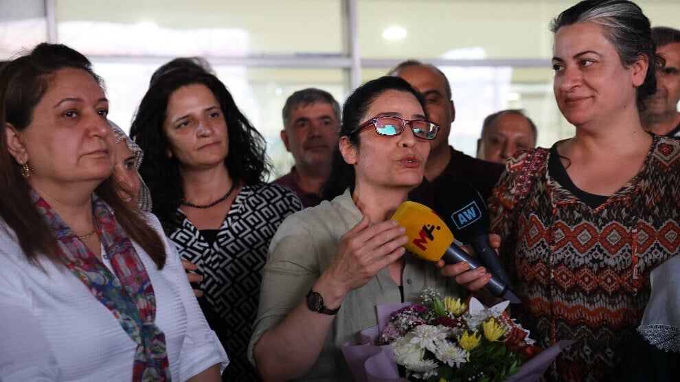 Dîlek Oz li Amedê hat pêşwazîkirin