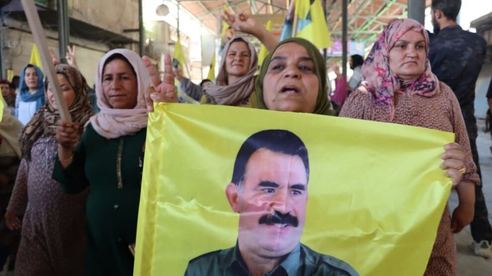 Xelkê Kobanê ji bo azadiya Rêberê Gelê Kurd meşiya