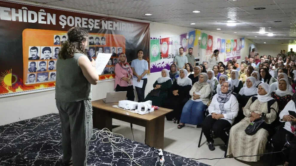 Sazî û rêxistinên kurdan Zeynep Kinaci û Sema Yuce bi bîr anîn