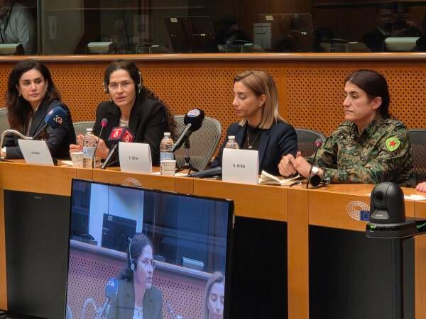 Endamanê YE'yê Îlham Ehmed û Rohilat Efrîn goştarî kerdî