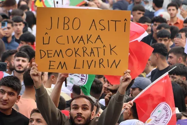 Komara Demokratîk çi ye?