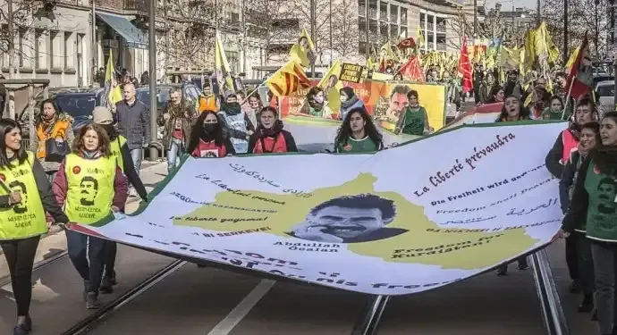 Sendîkayên li Îspanya azadiya Abdullah Ocalan xwestin