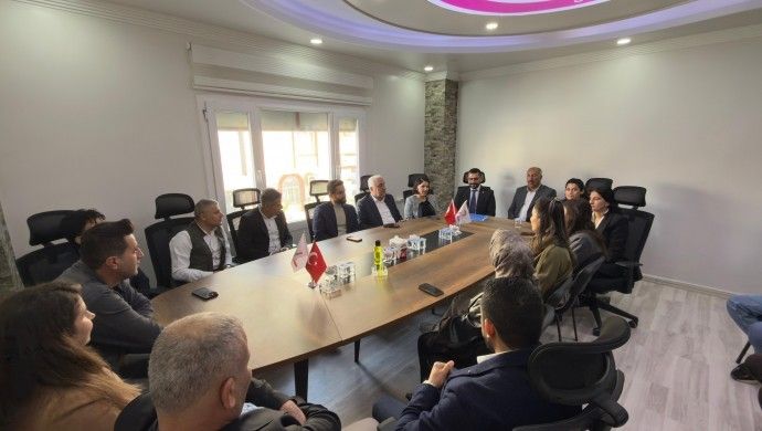 DEM Partî û DBPê saziyên civakî ziyaret kirin