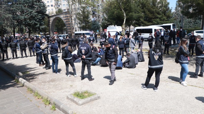 HDP’ê li dijî tecrîdê çalakiya rûniştinê li dar xist