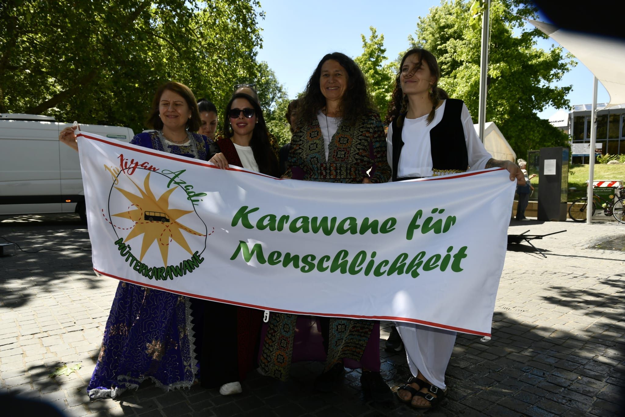 Dayik ji bo Rojava ji Heilbronn û Hamburgê bi rê ketin 