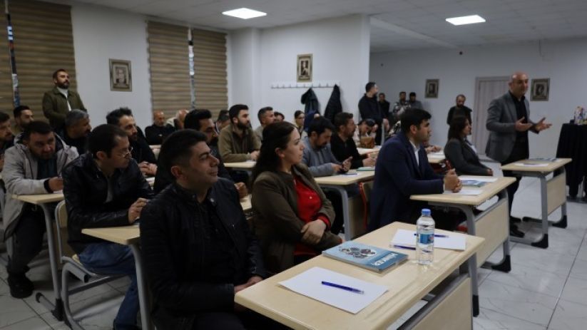 Şaredariya Rêya Armûşê qursa kurdî û farisî vekir