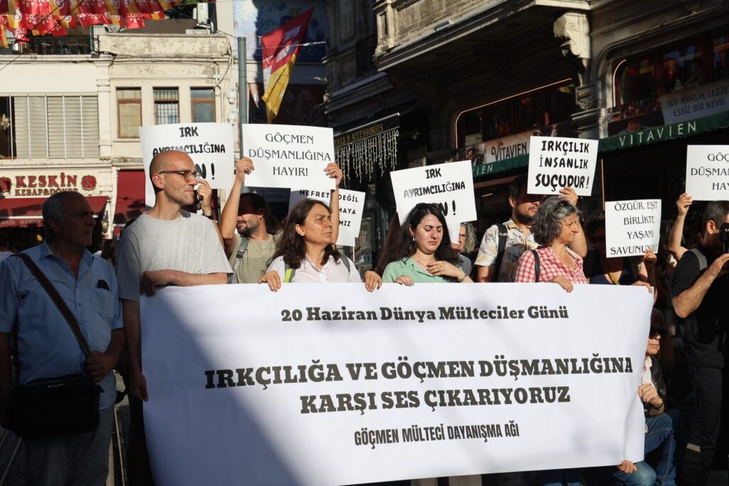 ‘Polîtîkayên koçberiyê li dijî mafên mirovan e’ 
