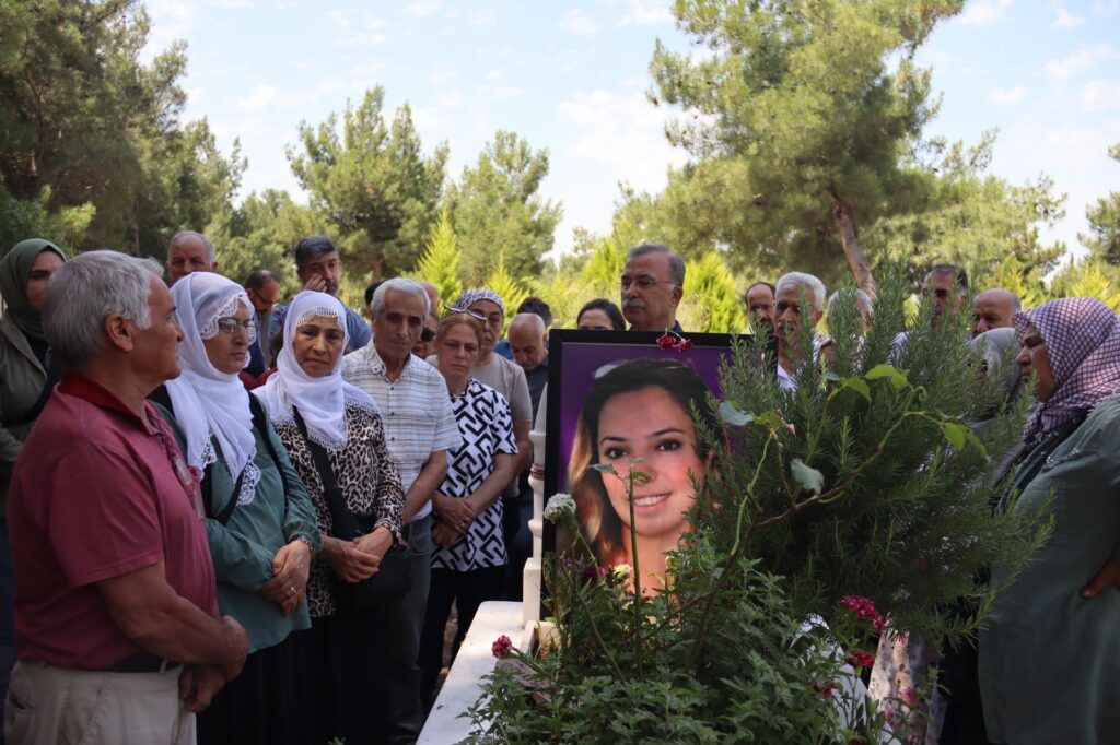 Denîz Poyraz hat bîranîn