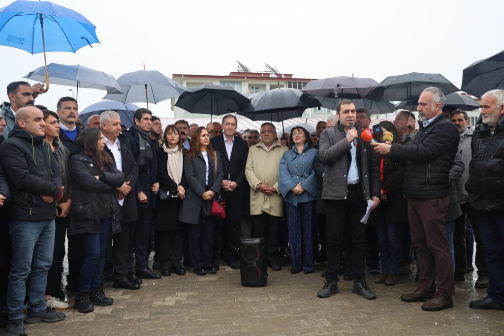 Partiyên siyasî: Girtiyên siyasî berdin