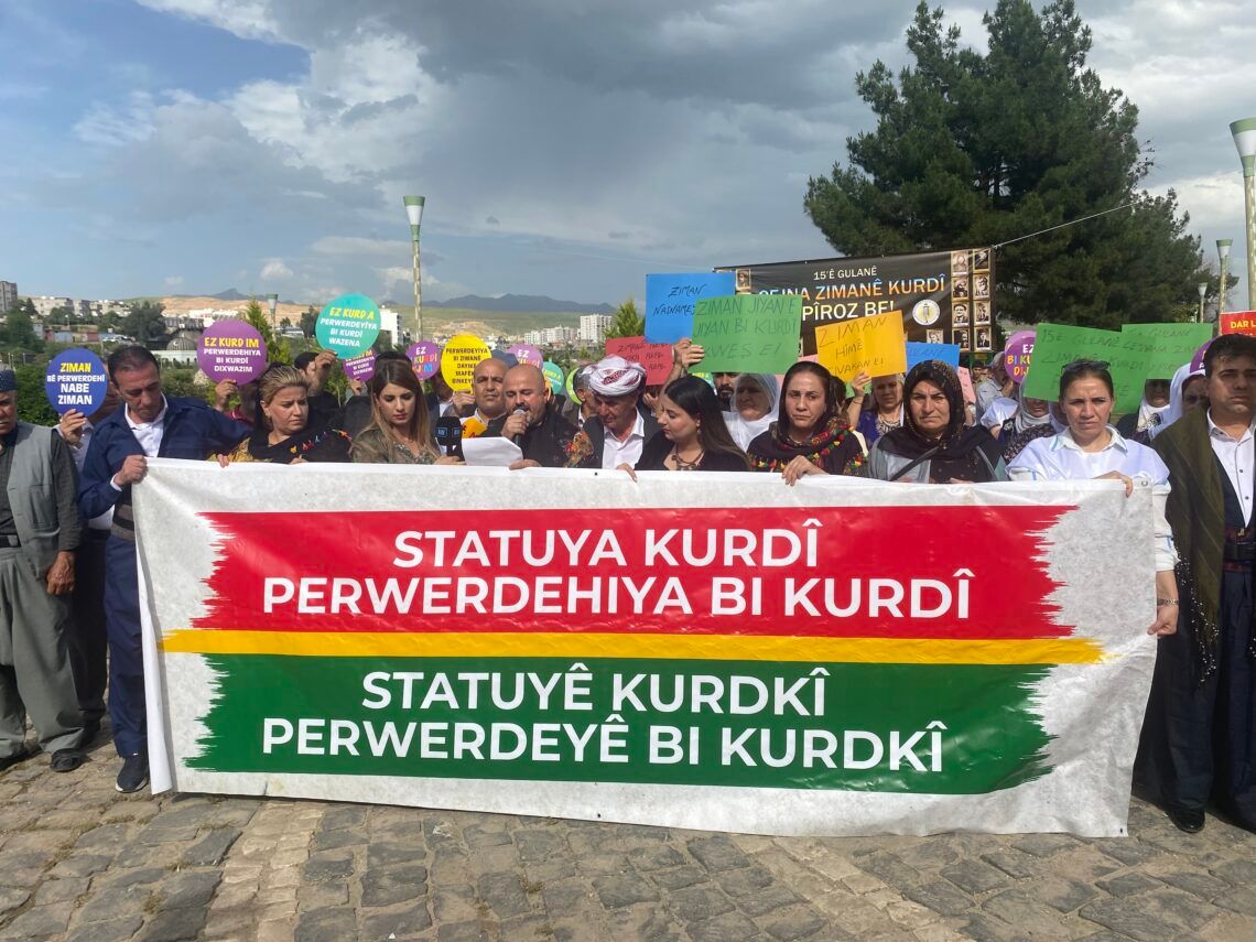 Bi hezaran li Şirnex û Wanê ji bo ziman meşiyan