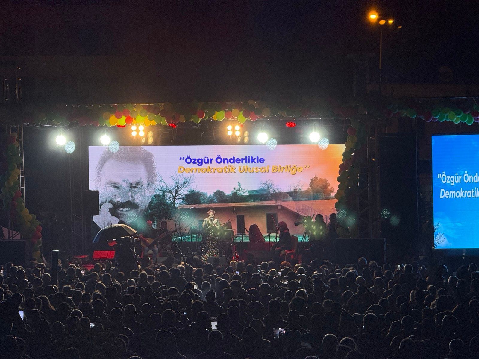 Bi coşeke mezin Rojên Amara didome