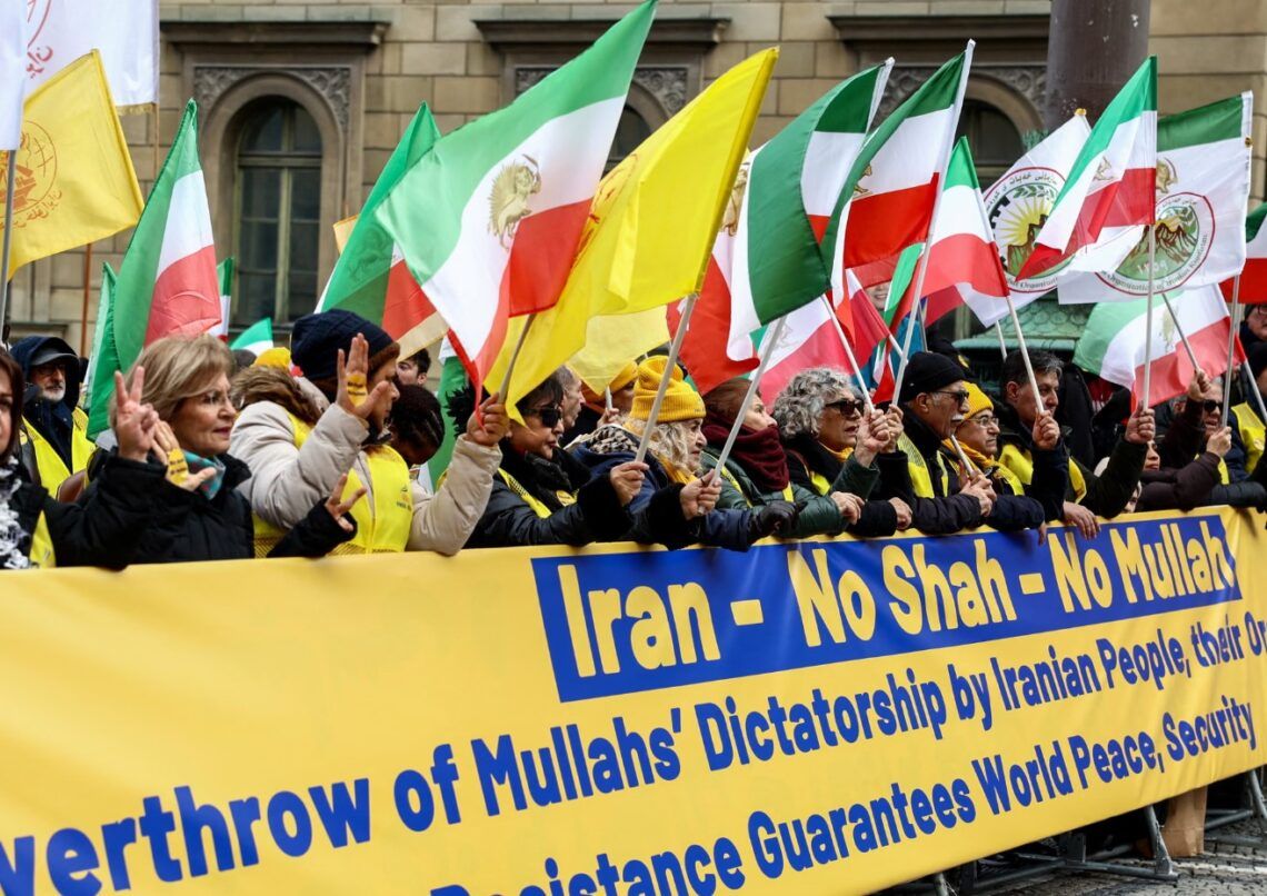 Xwepêşanderên Îranê: Ji Şah re na ji molla re na